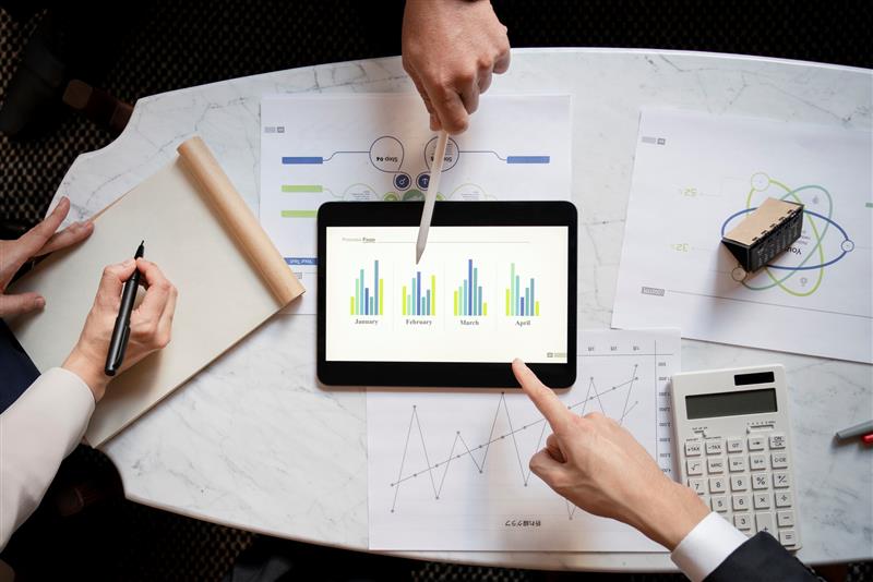 Power BI vs. Tableau in action: Business intelligence tools dashboard showcasing real-time insights